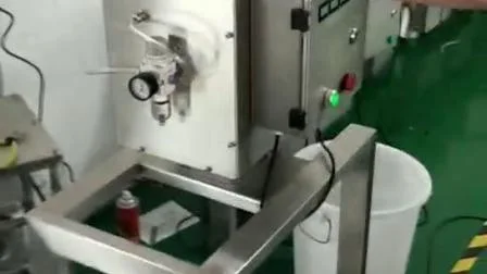 Separatore di metalli a caduta per gravità per macchina per lo stampaggio a iniezione di materie plastiche